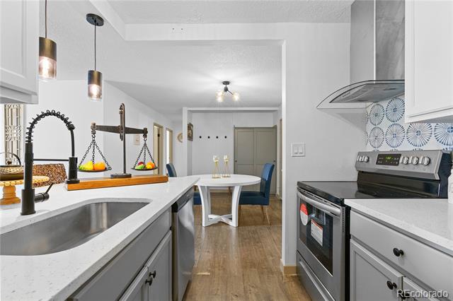 2281 S Vaughn Way Unit: 201A