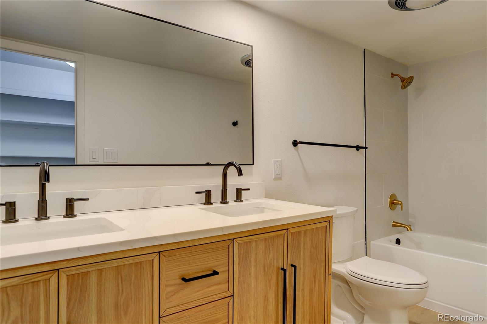 7250 Eastmoor Drive Unit: 124