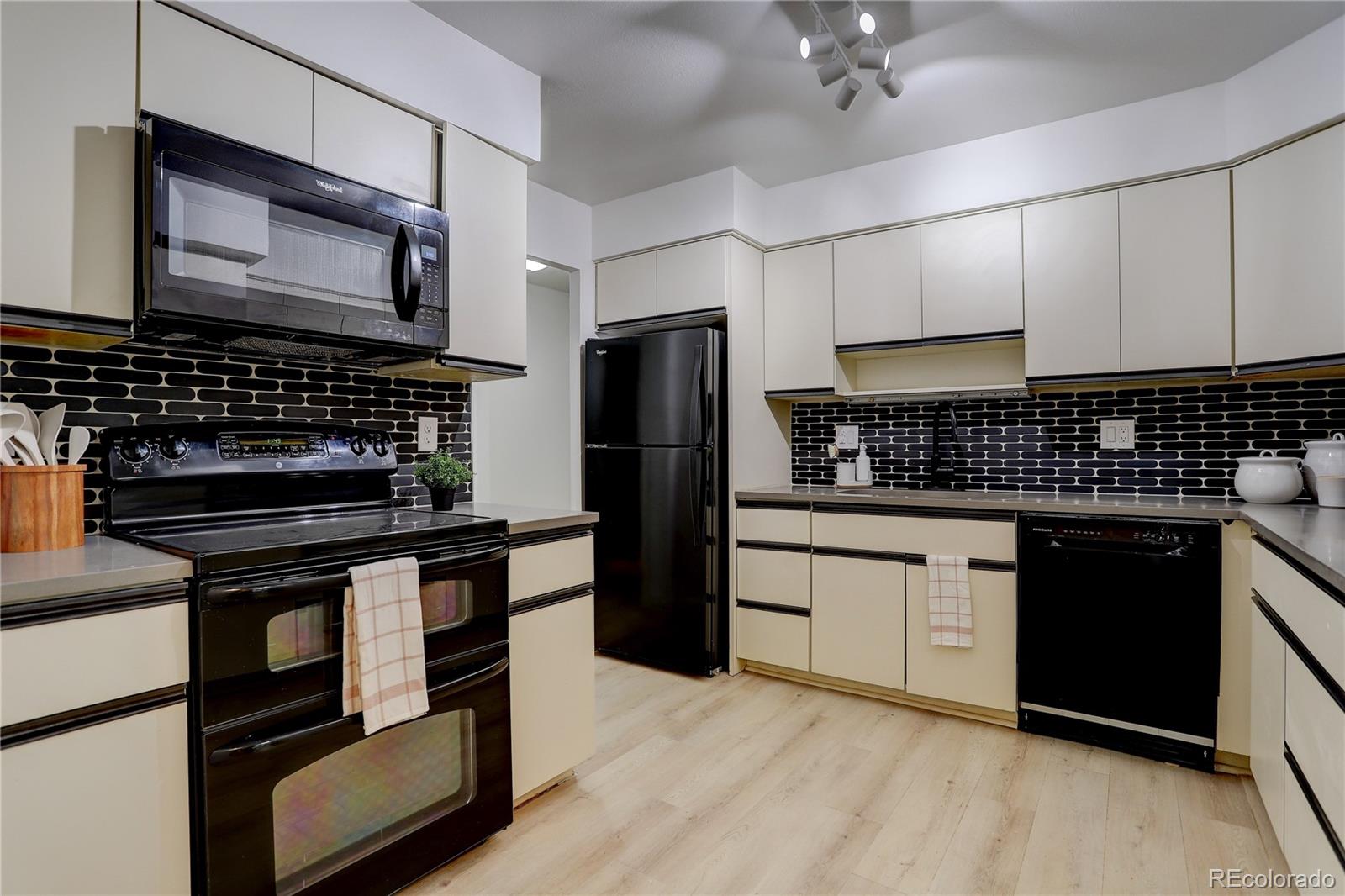 7250 Eastmoor Drive Unit: 124