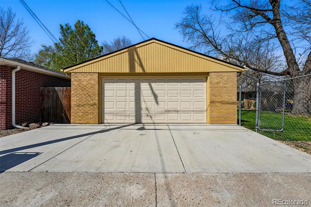 3390 Pontiac Street