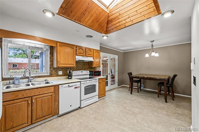6421 Iris Court