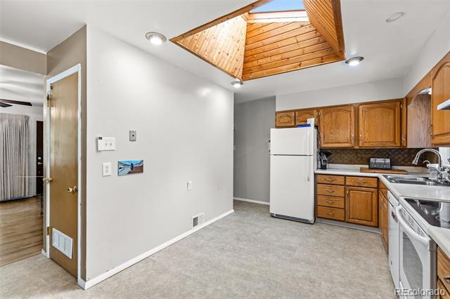 6421 Iris Court