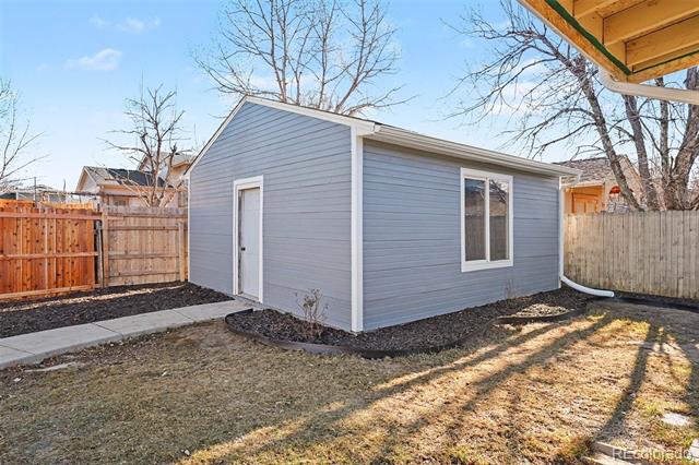 908 Applewood Court