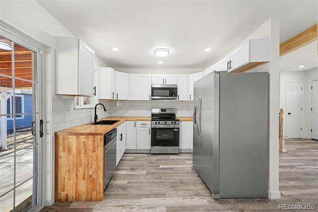 908 Applewood Court