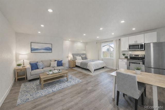 908 Applewood Court