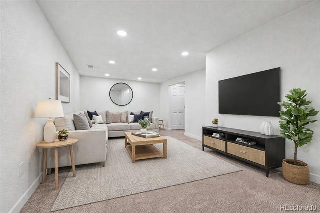 908 Applewood Court