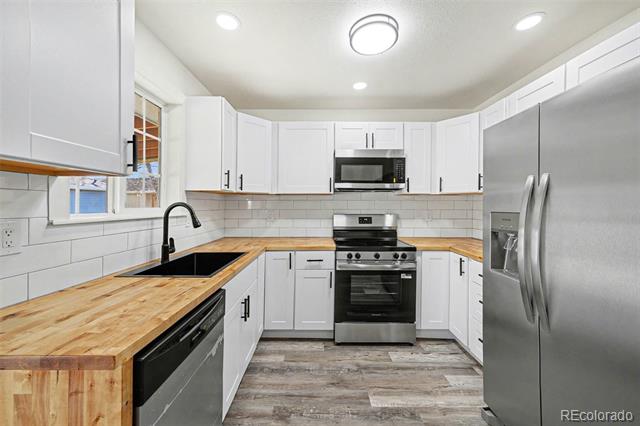 908 Applewood Court