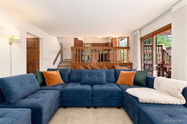 2422 W Arapahoe Court