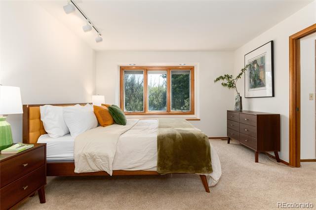 2422 W Arapahoe Court