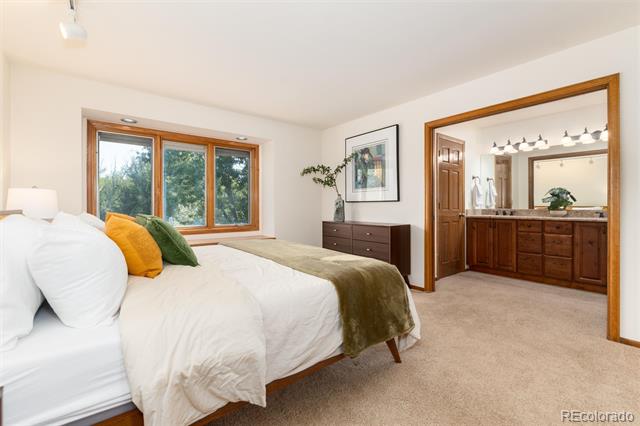 2422 W Arapahoe Court