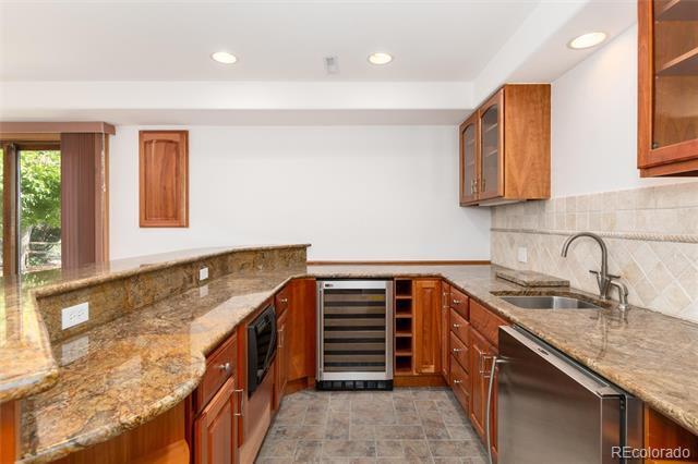 2422 W Arapahoe Court