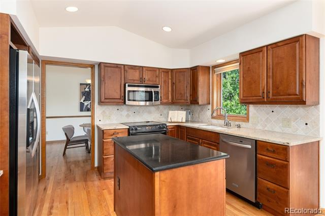 2422 W Arapahoe Court