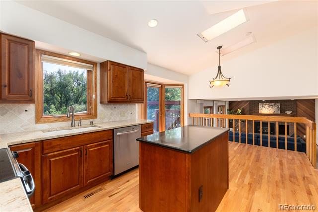 2422 W Arapahoe Court
