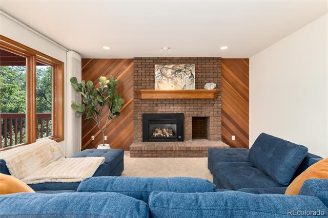 2422 W Arapahoe Court