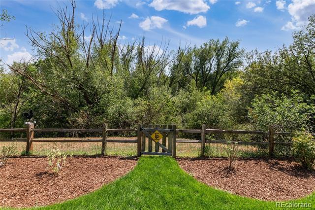 2422 W Arapahoe Court