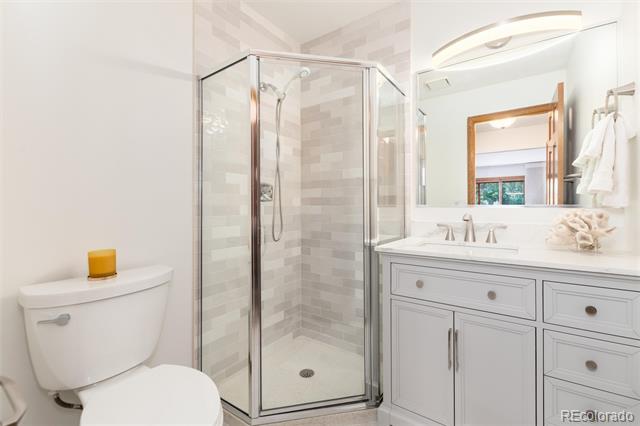 2422 W Arapahoe Court