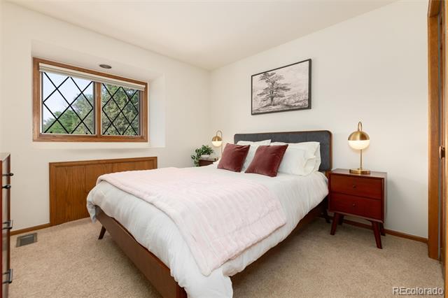 2422 W Arapahoe Court