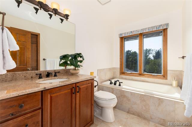 2422 W Arapahoe Court