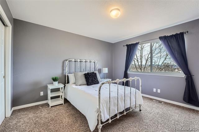 1045 English Sparrow Trail