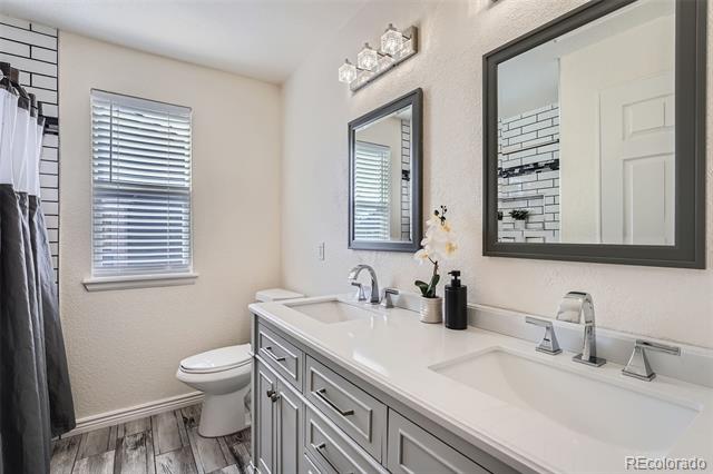 1045 English Sparrow Trail
