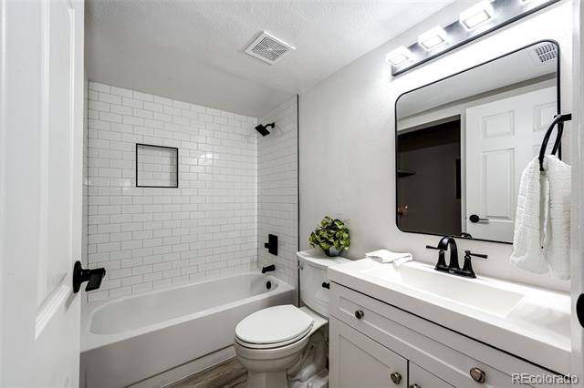 18196 E Ohio Avenue Unit: 104