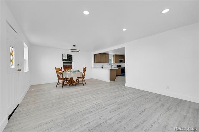 3368 W Gill Place