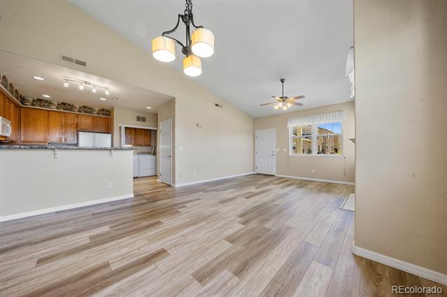 1335 Villa Grove