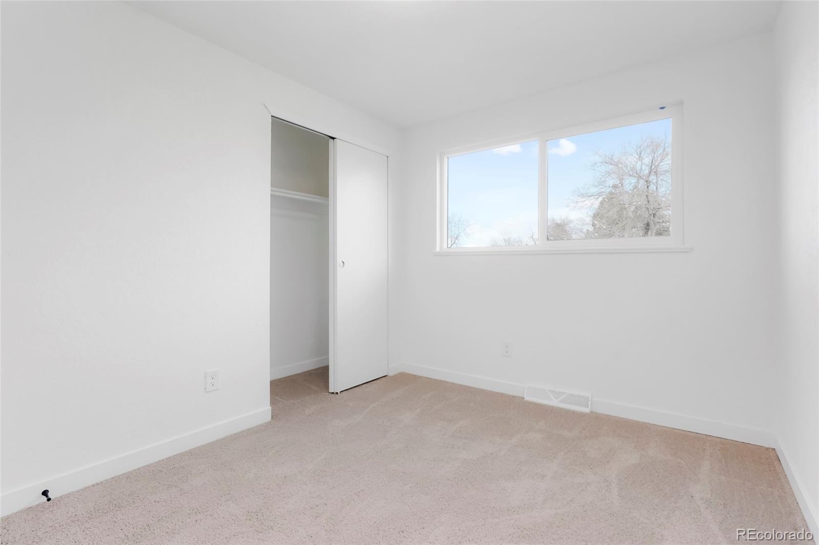 323 S Vaughn Way