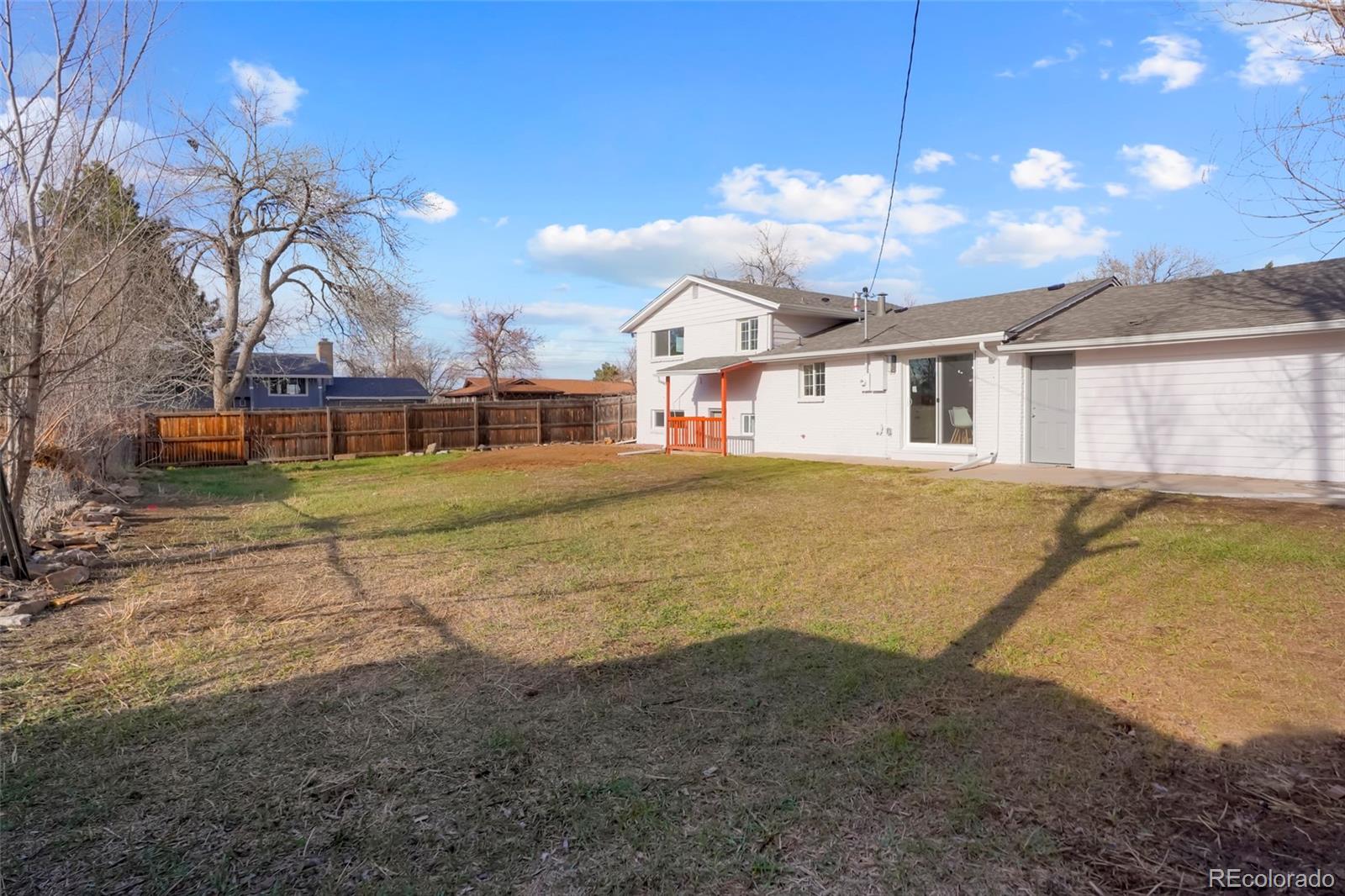 323 S Vaughn Way