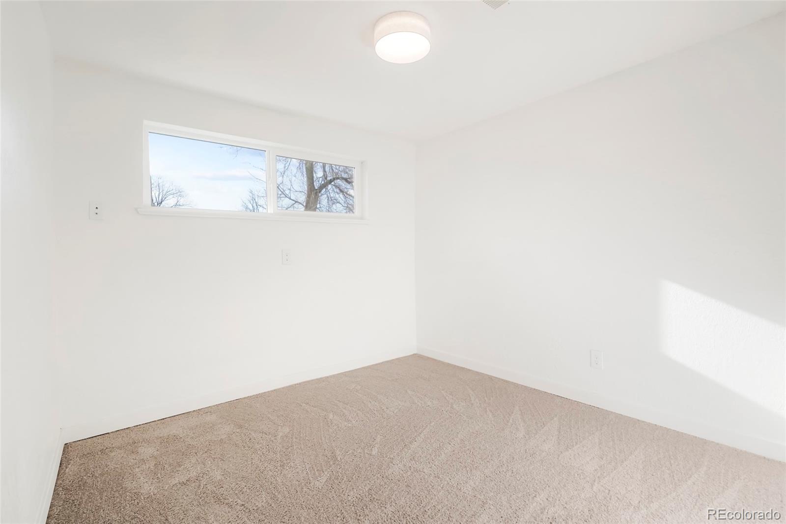 323 S Vaughn Way