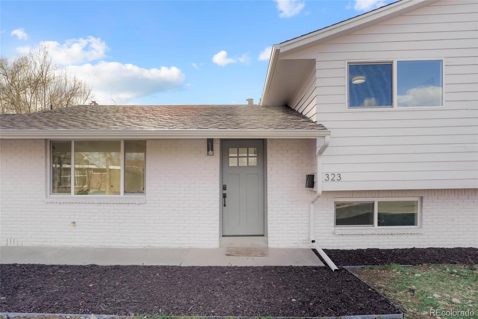 323 S Vaughn Way