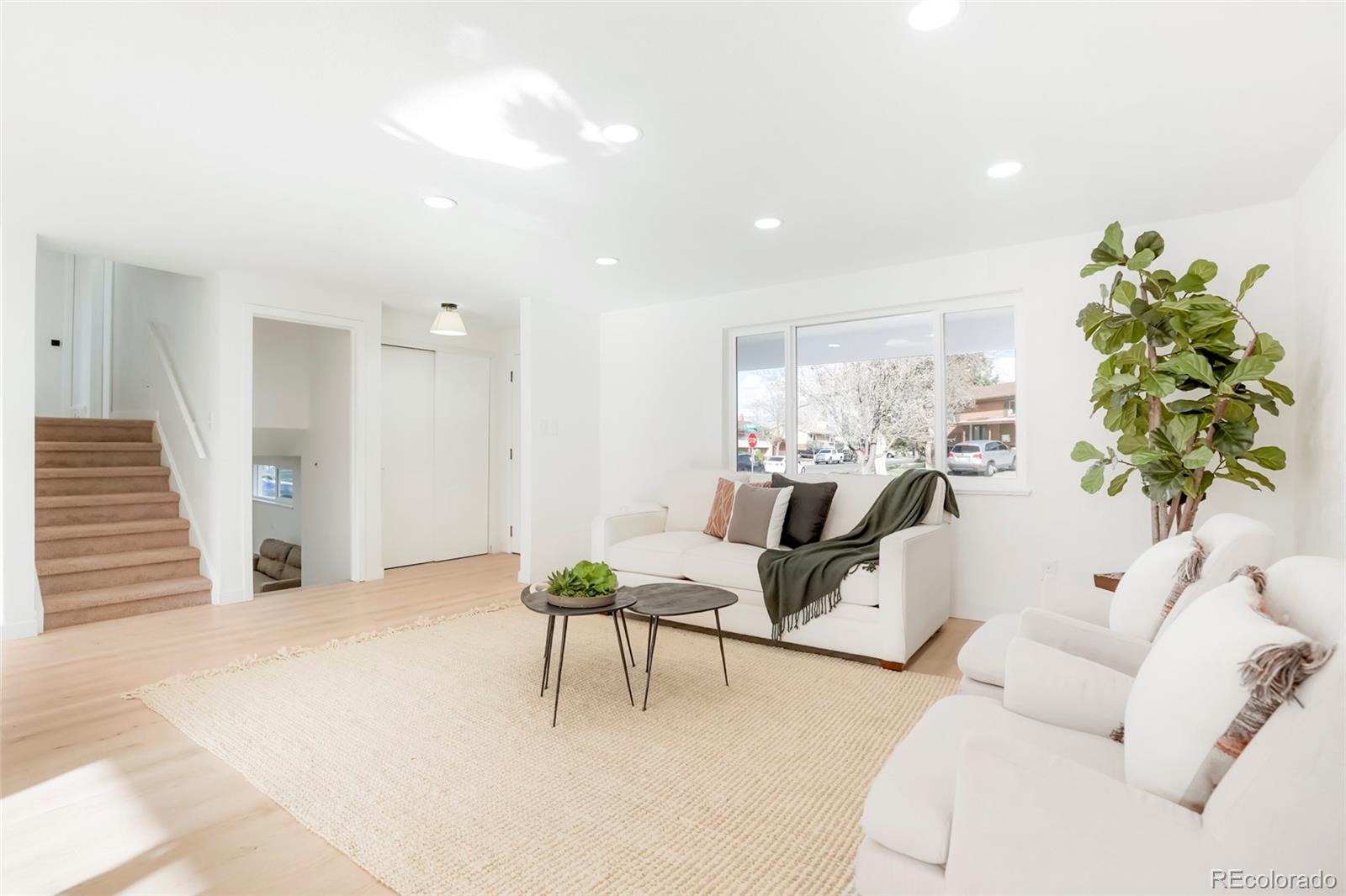 323 S Vaughn Way