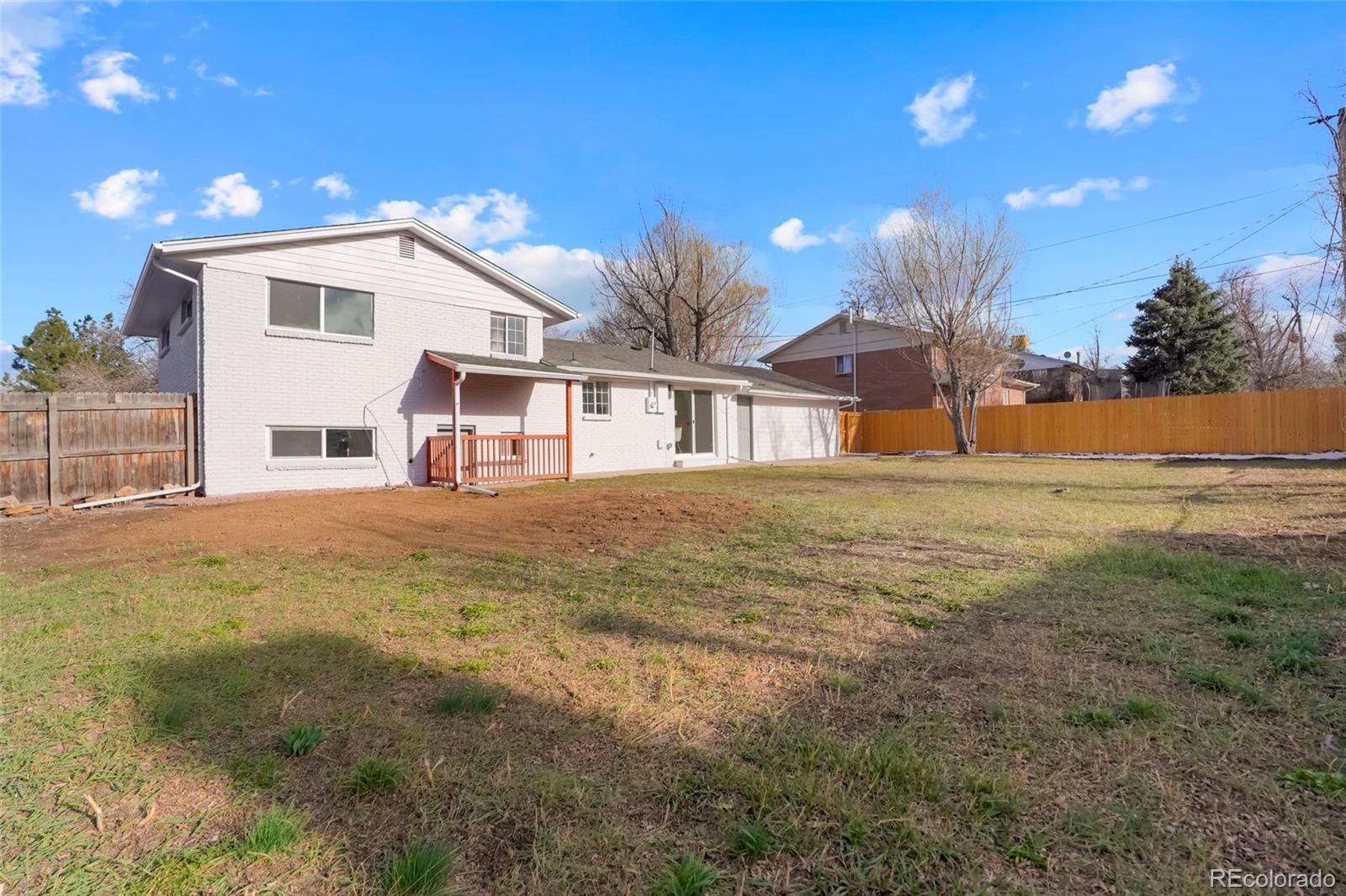 323 S Vaughn Way