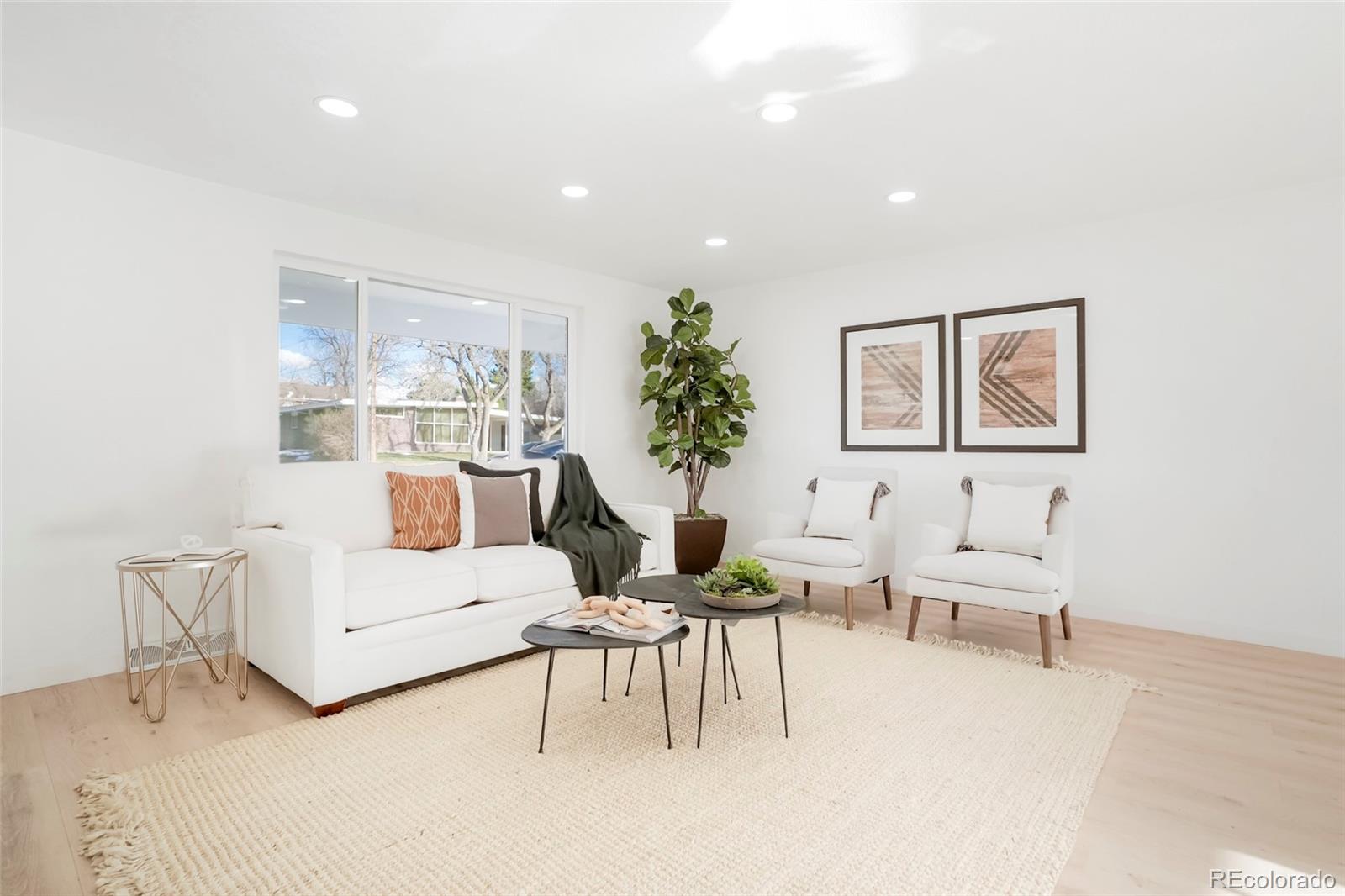 323 S Vaughn Way
