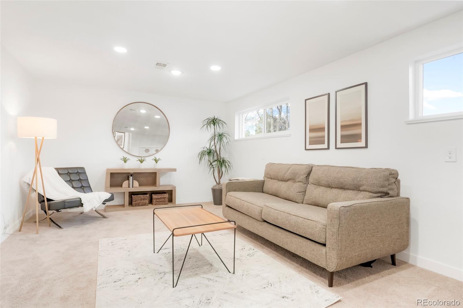 323 S Vaughn Way