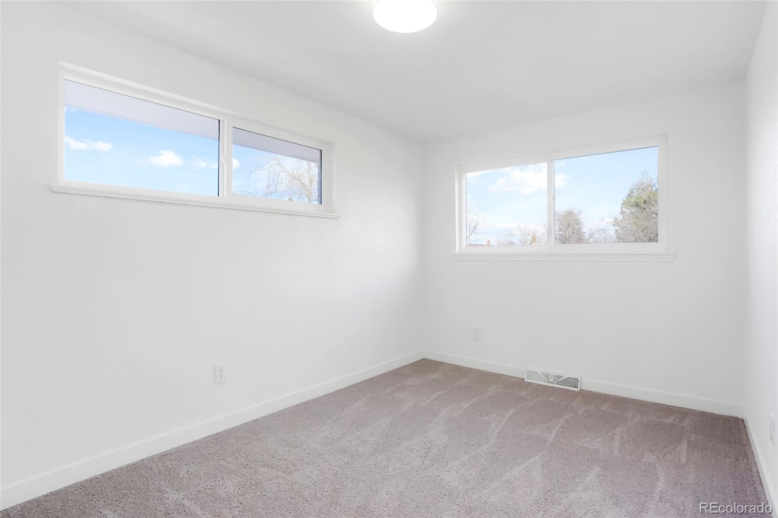 323 S Vaughn Way