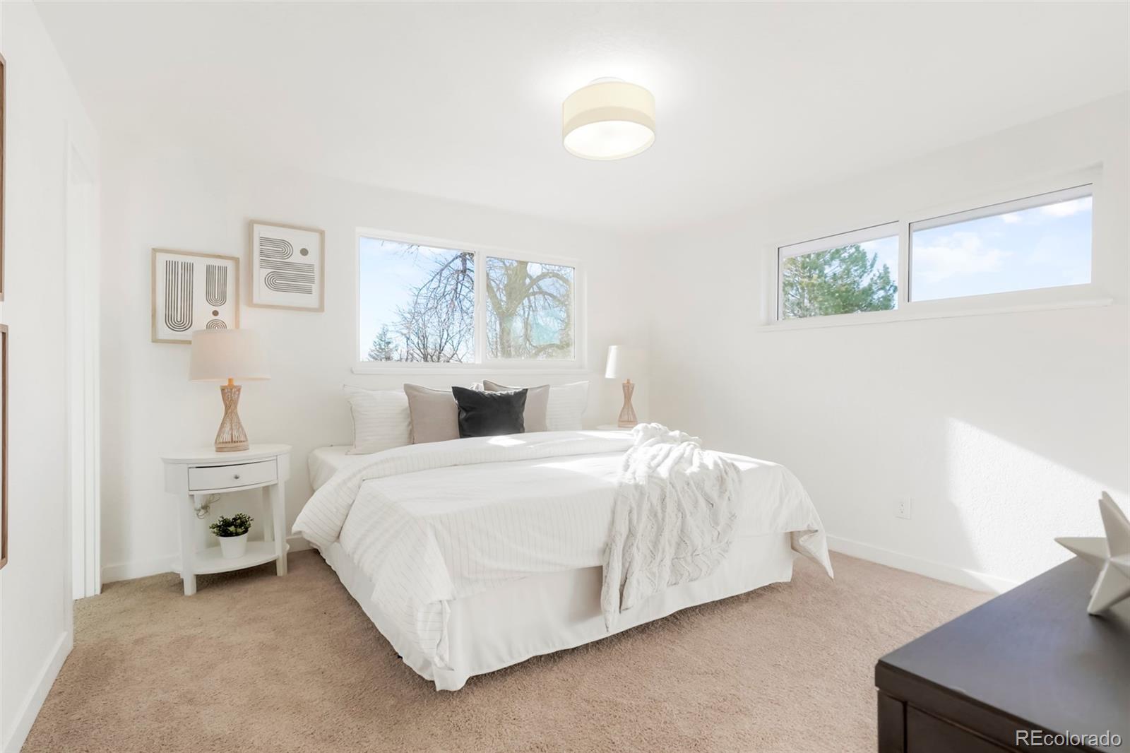 323 S Vaughn Way