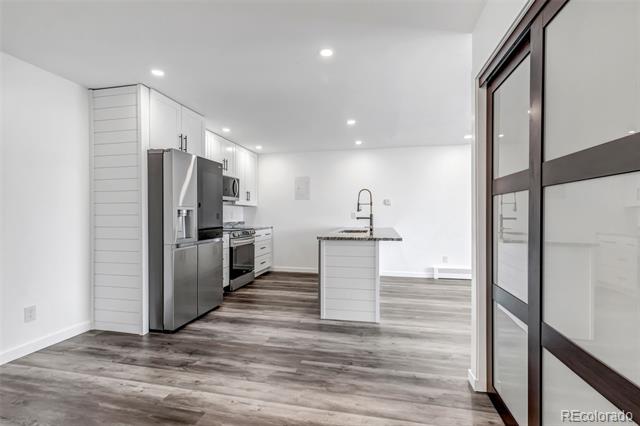 1150 Golden Circle Unit: 409