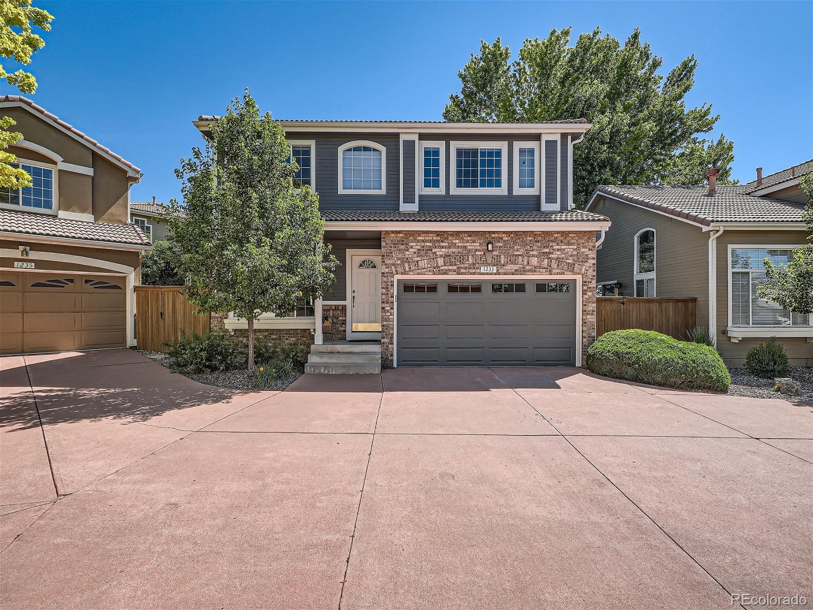 1233 Laurenwood Way
