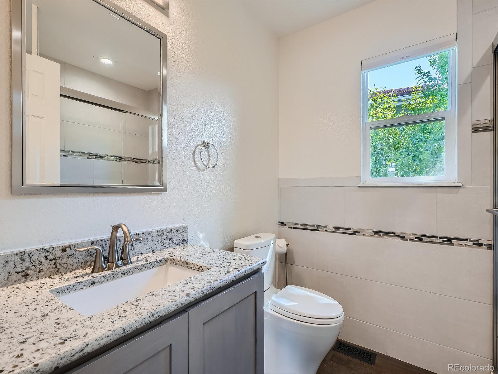 1233 Laurenwood Way