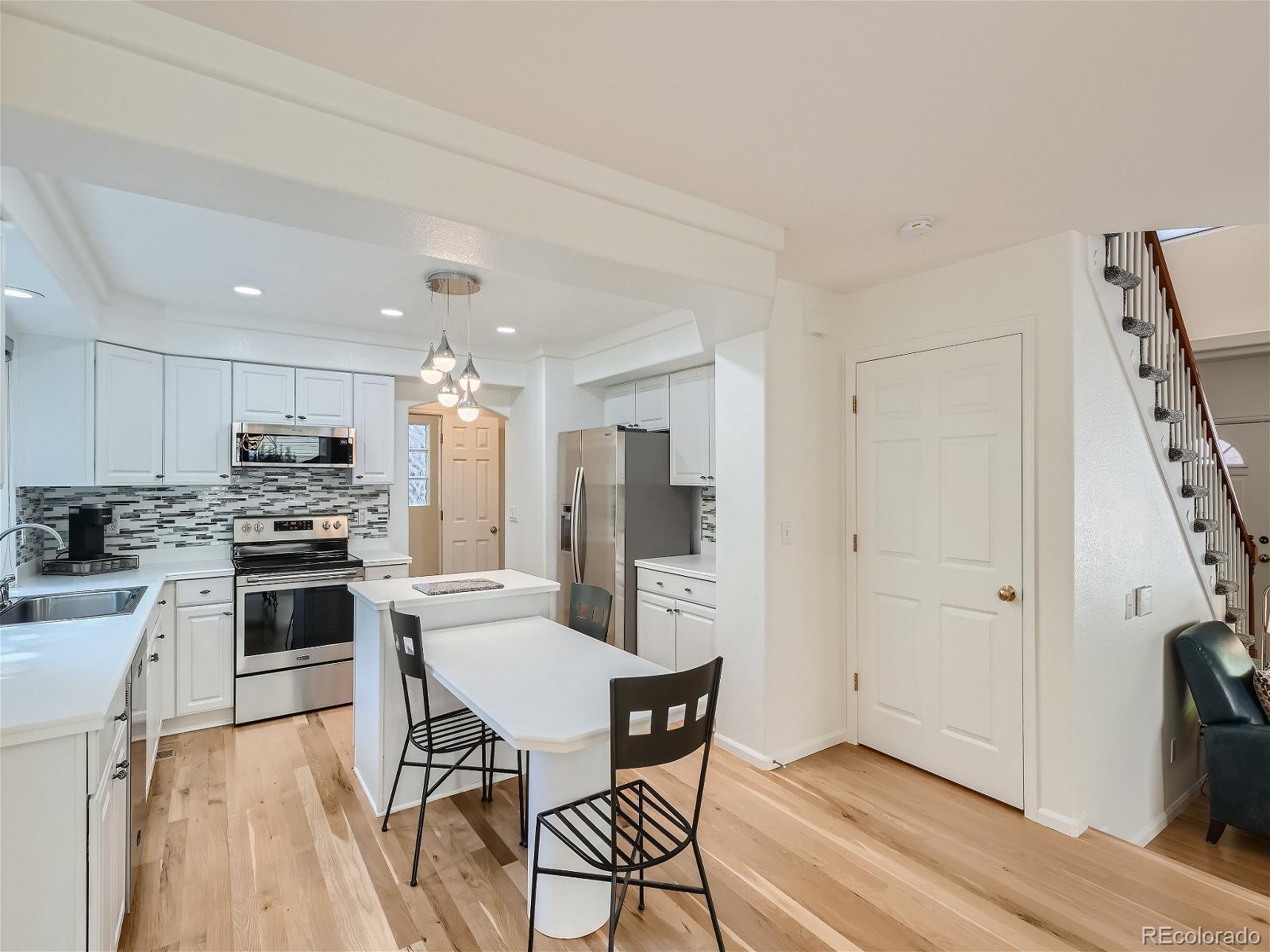 1233 Laurenwood Way