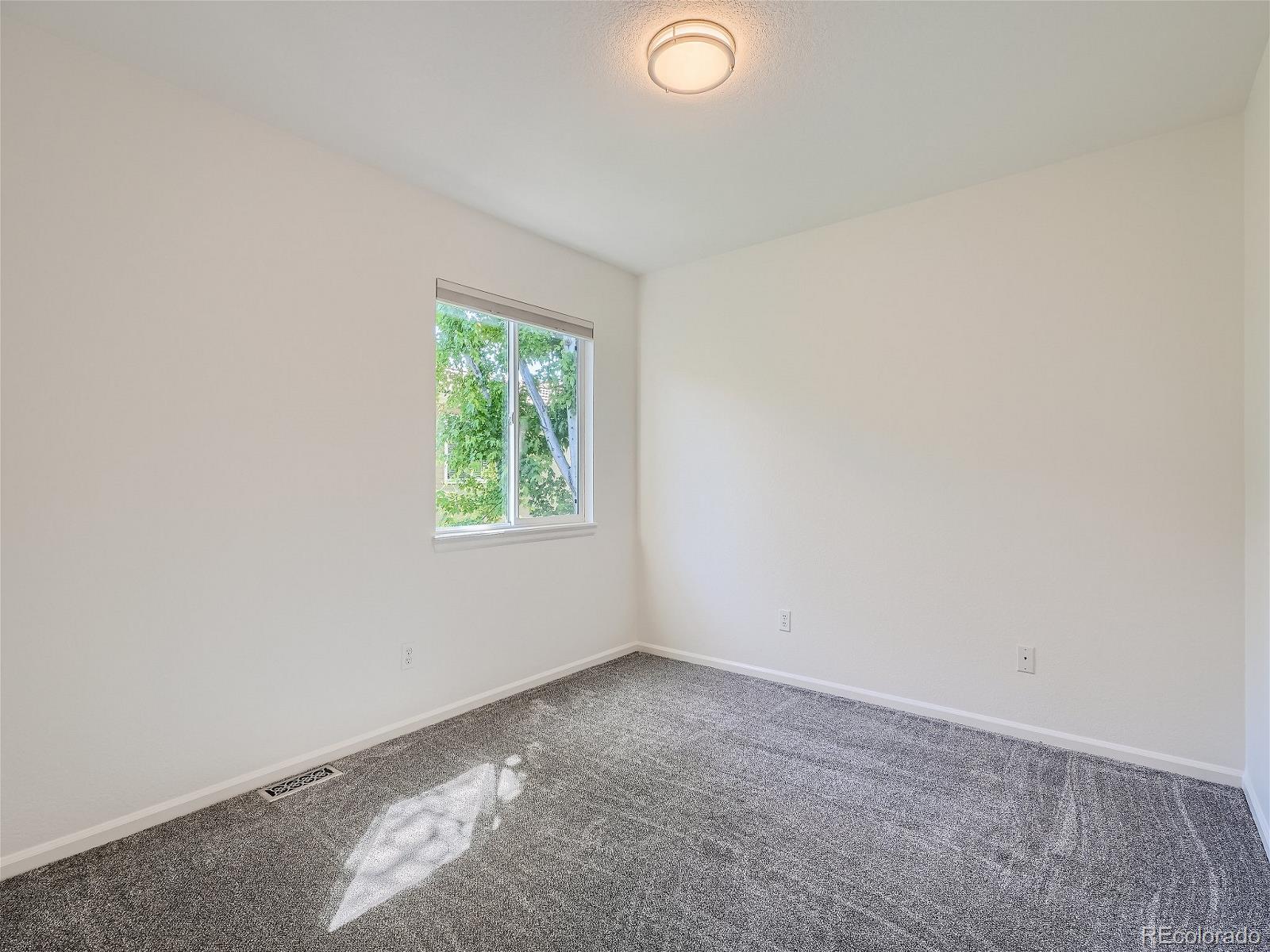 1233 Laurenwood Way