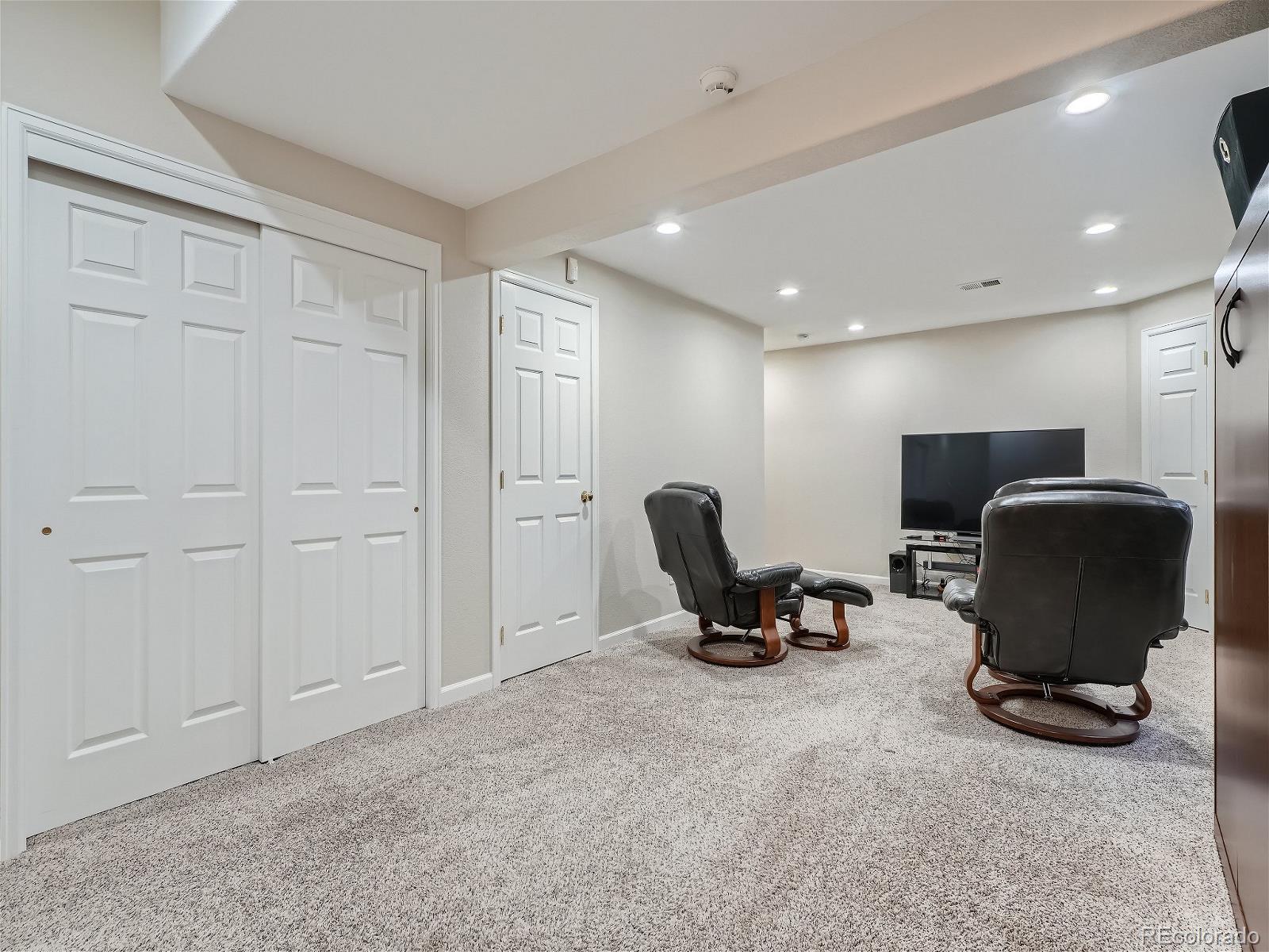 1233 Laurenwood Way