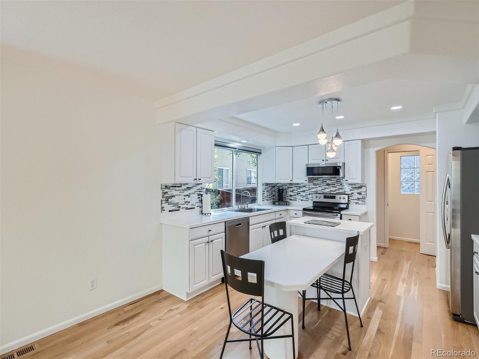 1233 Laurenwood Way