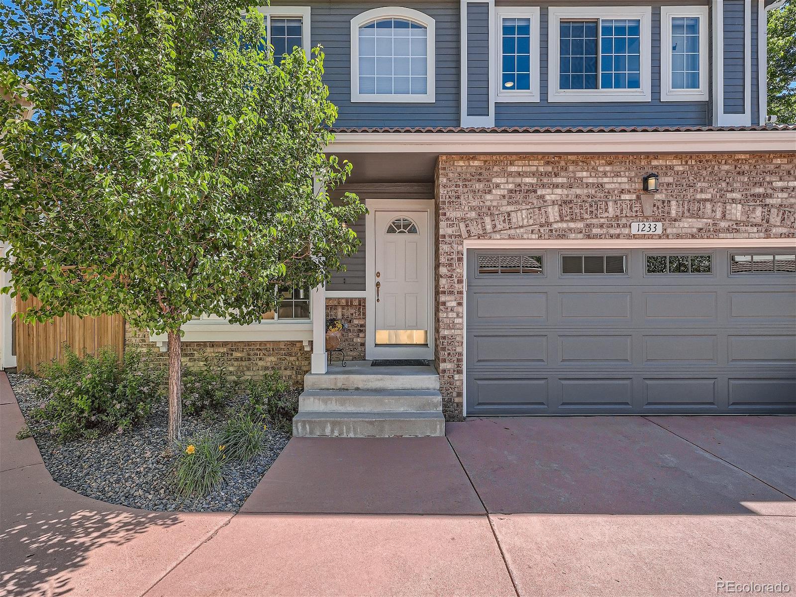 1233 Laurenwood Way