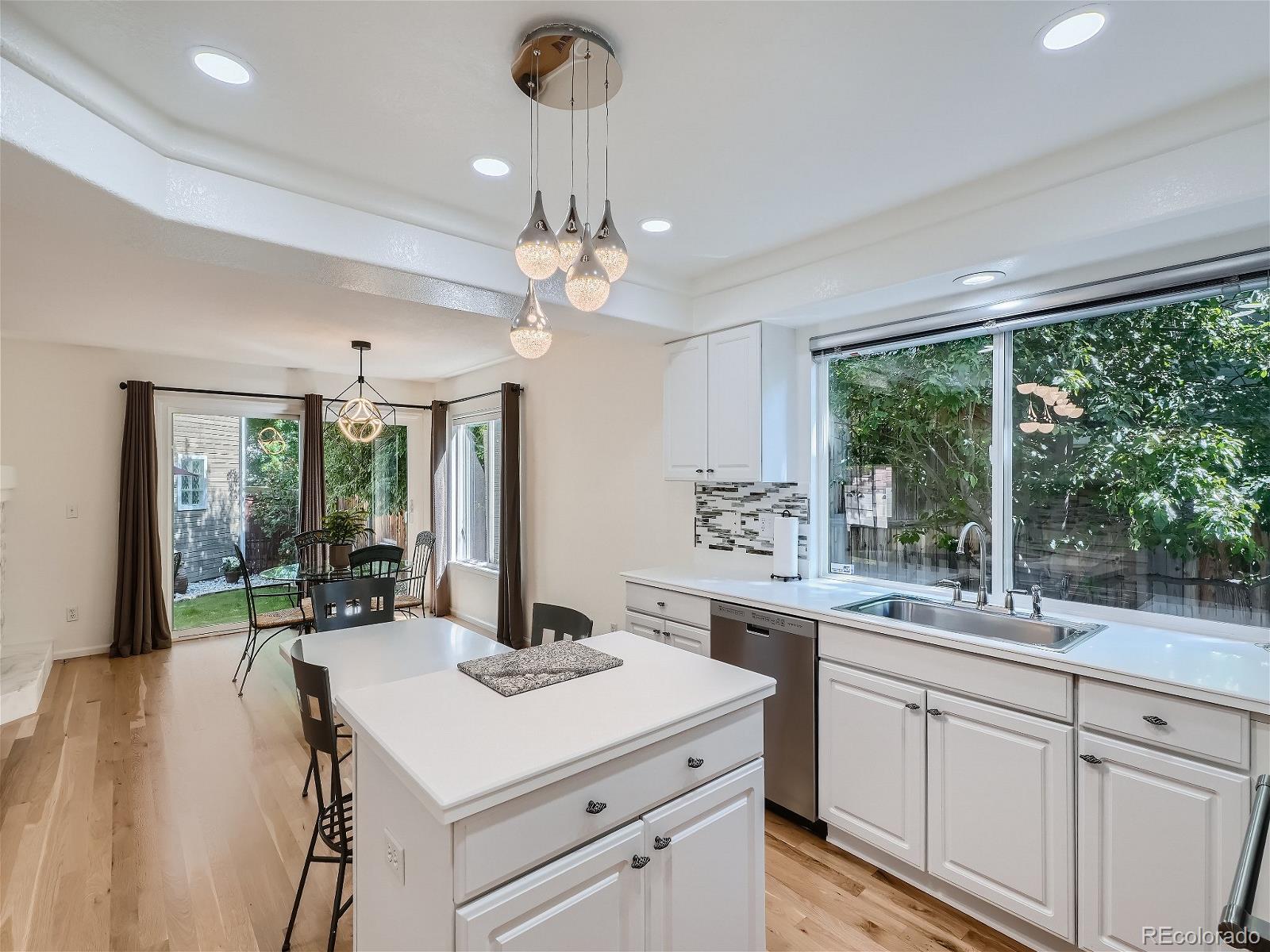 1233 Laurenwood Way