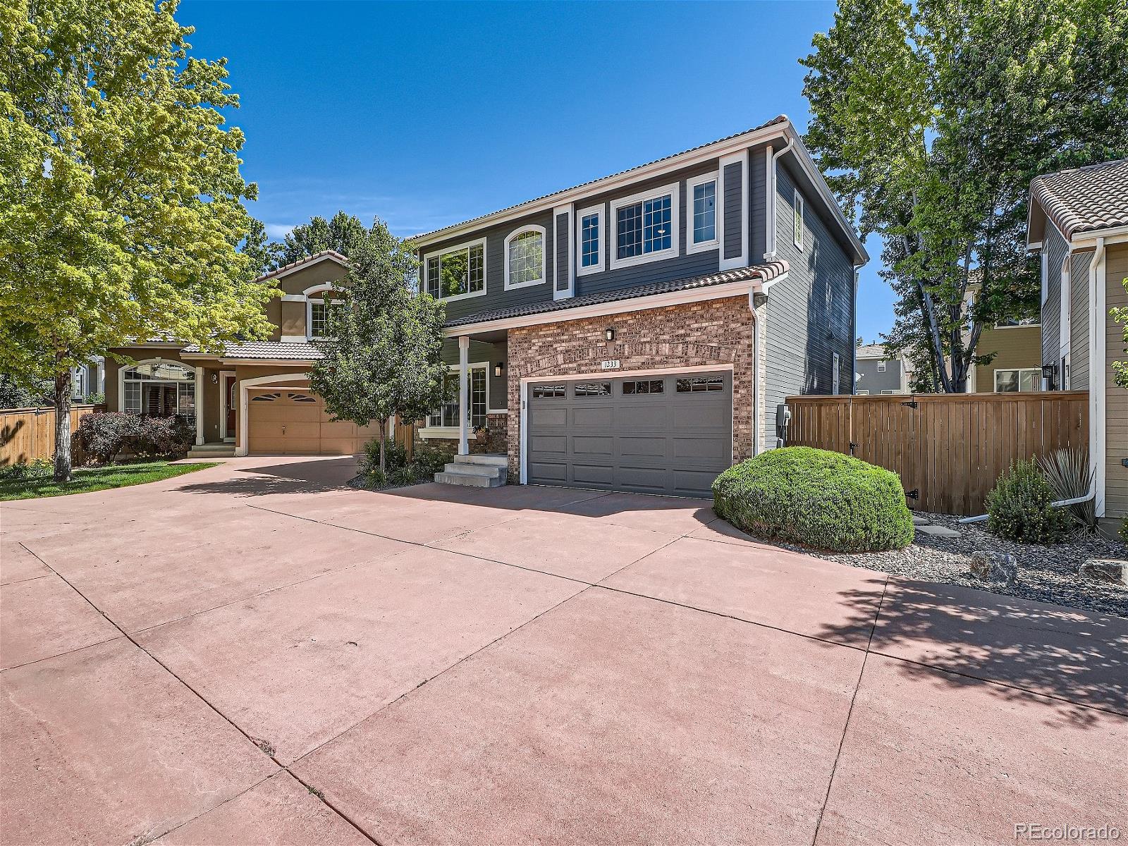 1233 Laurenwood Way
