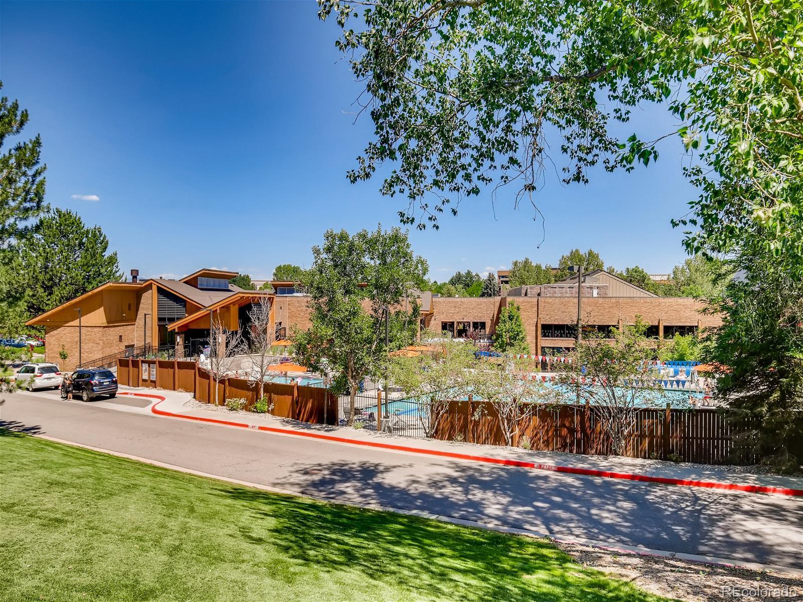 1233 Laurenwood Way