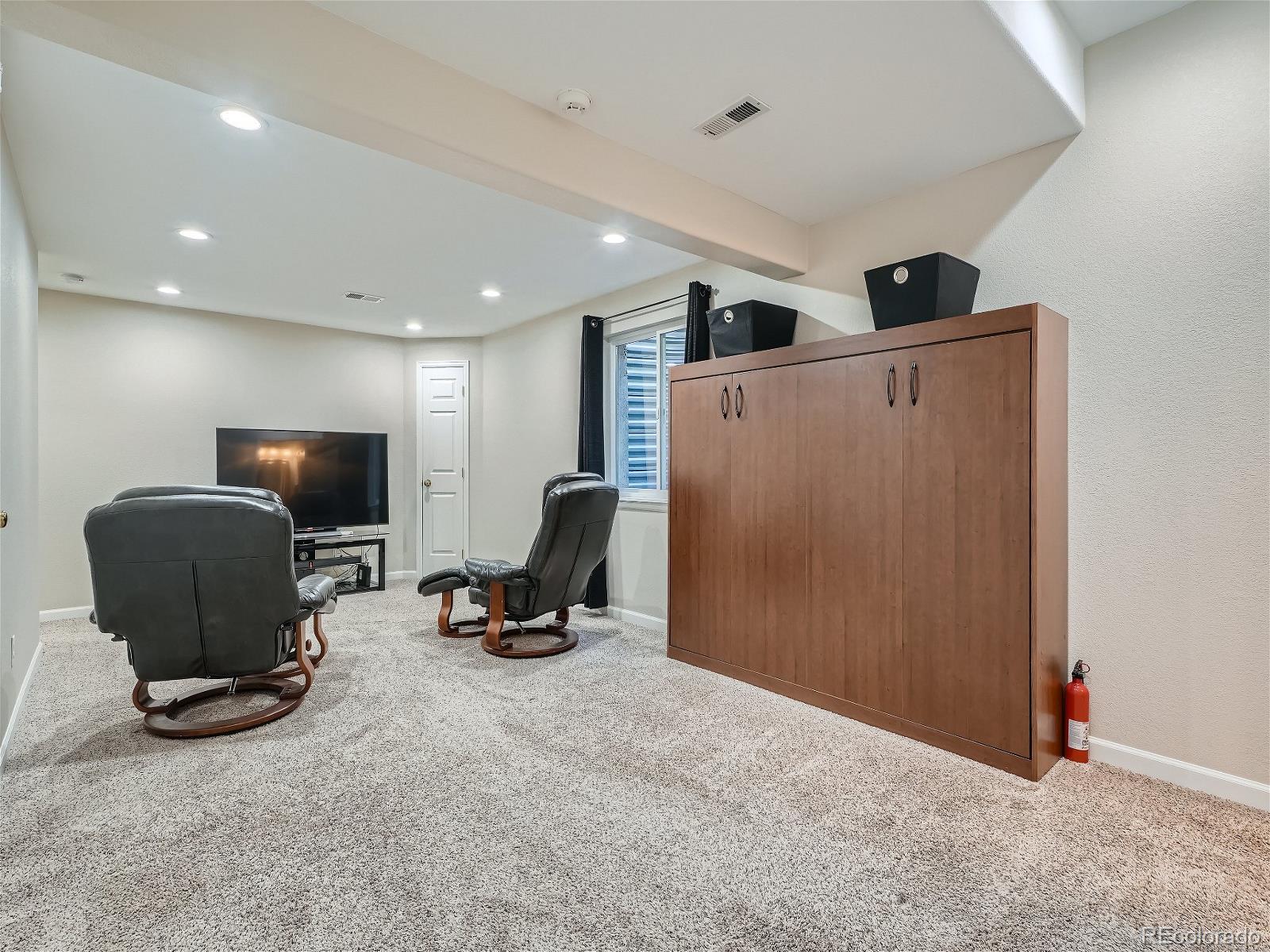 1233 Laurenwood Way