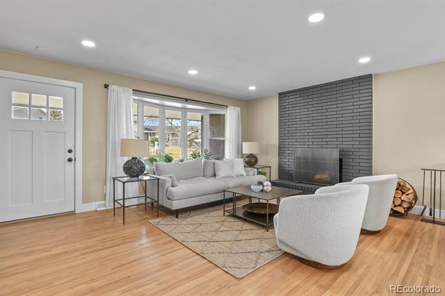 1115 W Hinsdale Drive
